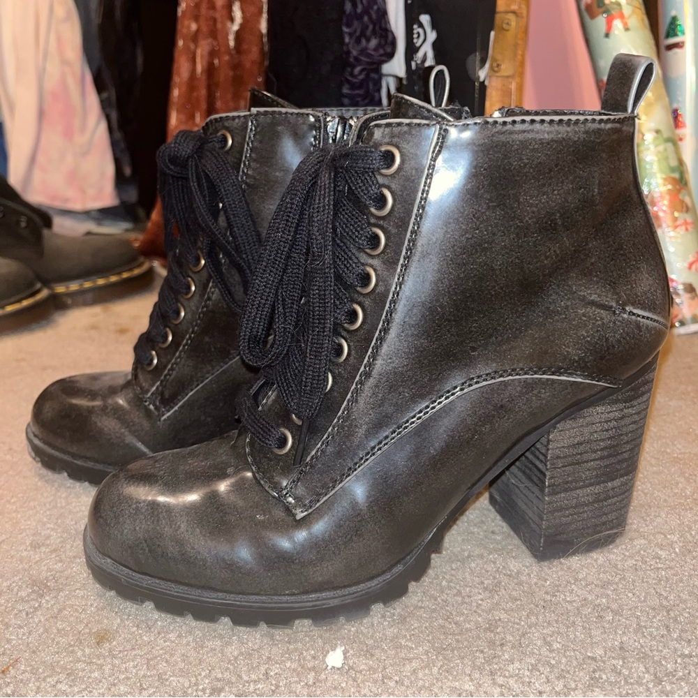Steve Madden boots 7.5